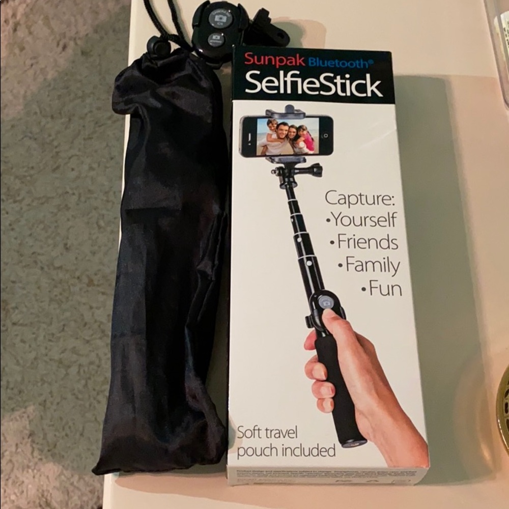 Black Selfie Stick - Picture 2 of 3